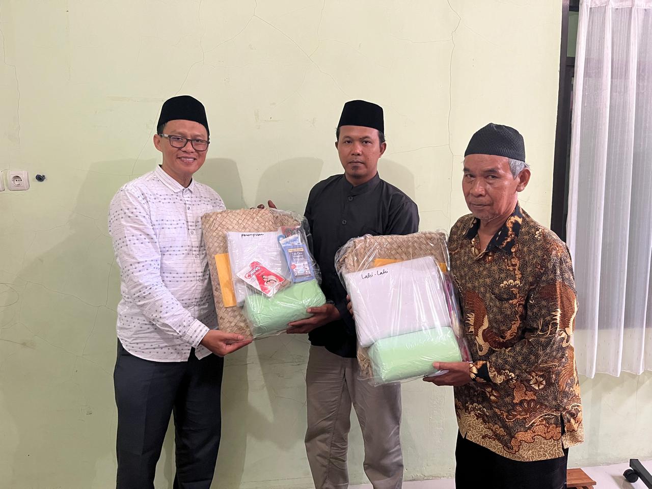 Penyaluran Bantuan Paket Perlengkapan Jenazah